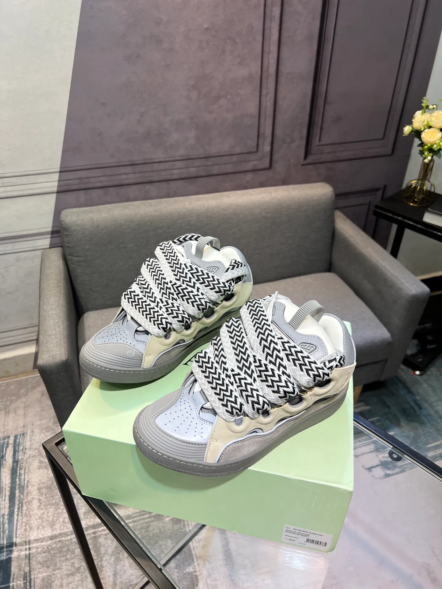 Men's men's shoes💰780 [LANVIN] Latest lace-up fashionable casual sneakers for couples High-quality CLAY couple series‼ ️ The latest trendy products of the season 🌈Many bloggers have planted grass and purchased the original open-mold customization. The upper and outsole are sewn with mark threads without edge sealing. Multiple material splicing combination design. Very versatile for fashionable and casual wear. Comfortable on the feet. Recommended for self-retention (upper cowhide + cow suede + breathable mesh) inner foot pad cowhide exclusive original open-mold clear logo rubber outsole ⚠️36-44 yards (45 custom-made)